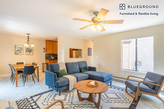 Foto del edificio - 2419 Loma Vista Ln
