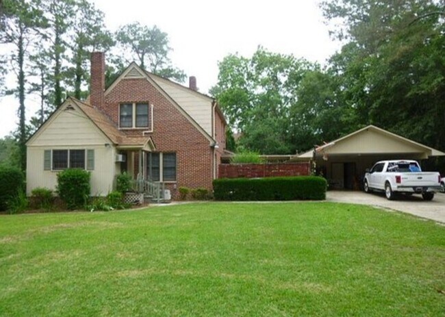 Building Photo - 4 Bed/2 Bath Two Story Home