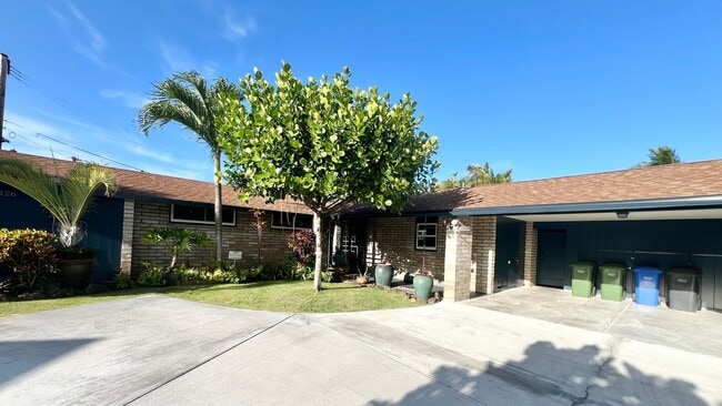 Building Photo - AVAILABLE NOW! 3 BED/2 BATH HOME IN KAILUA W/2 CAR CARPORT, YARD, POOL AND CLOSE TO BEACH!!