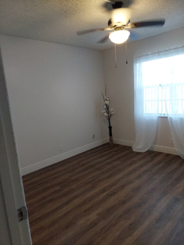 Foto del edificio - 7290 Stirling Rd