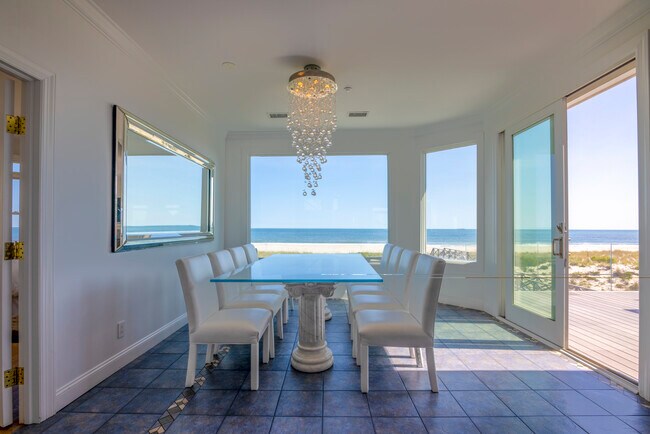 Foto del edificio - 687 Dune Rd