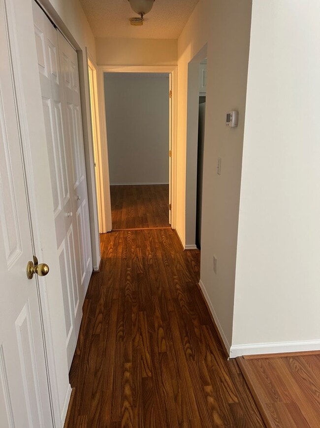 Foto del edificio - Rare Hoover Creek Condo with One Car Garage