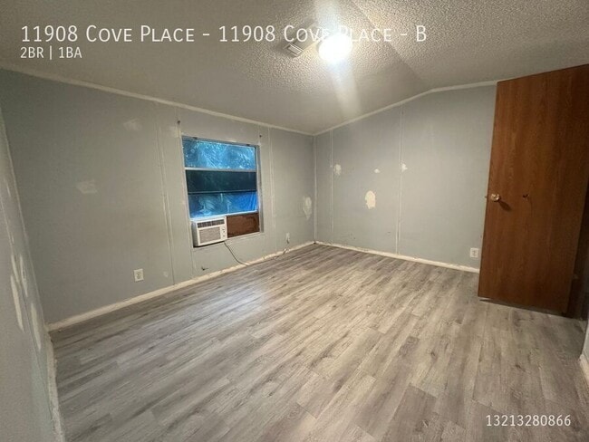 Building Photo - 11908 Cove Pl