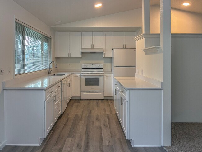 Building Photo - 6765 Montauk Cir