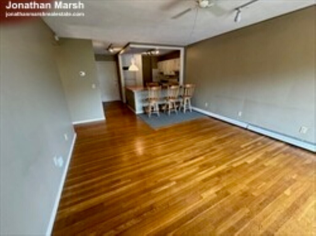 Primary Photo - 5 Linda Ln