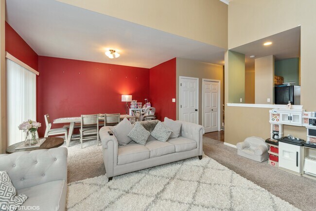 Building Photo - 9028 Mansfield Dr