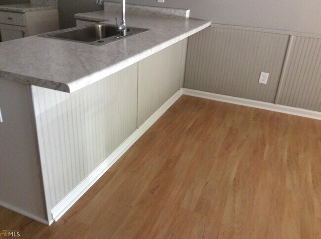 Building Photo - 209 Walker Dr
