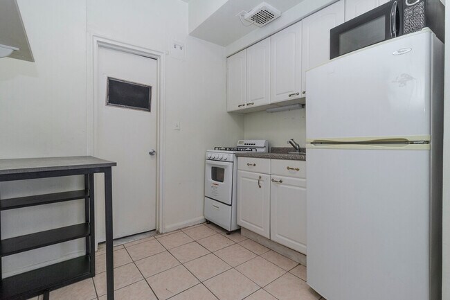 Building Photo - 337 E 81st St