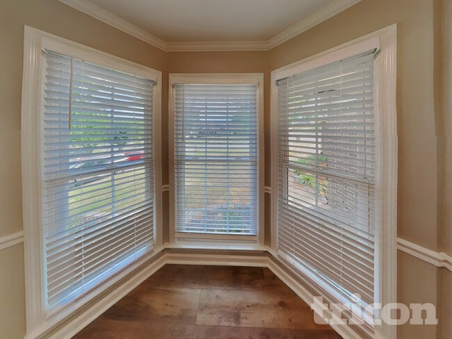 Building Photo - 210 Rollingwood Ct