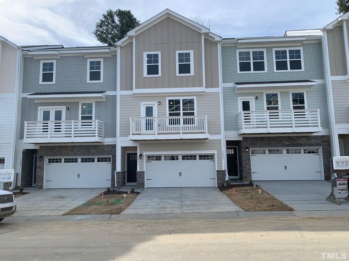 1044 Diamond Dove Ln, Apex, NC 27502 Townhome Rentals in Apex NC