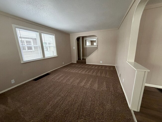 Building Photo - 2501 Oakridge Rd