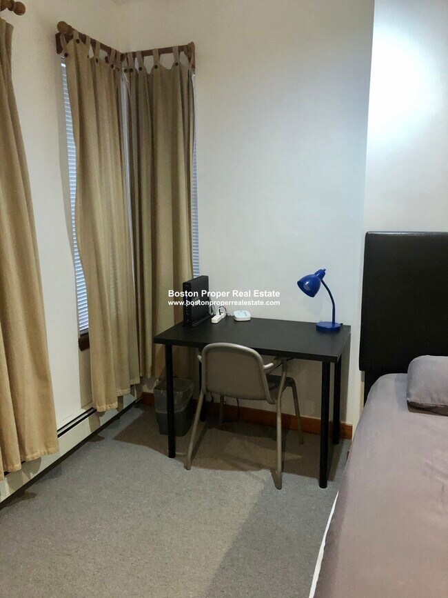 Foto del edificio - 16-18 Edgerly Rd