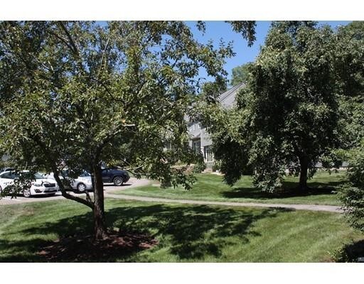 Building Photo - 16 Deer Path