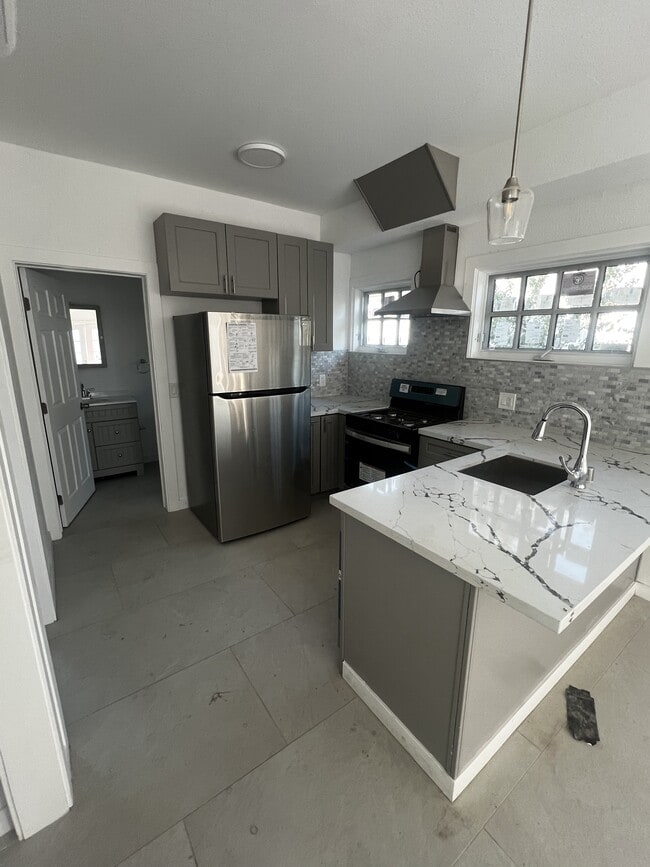 Foto del edificio - 1511 W 28th St