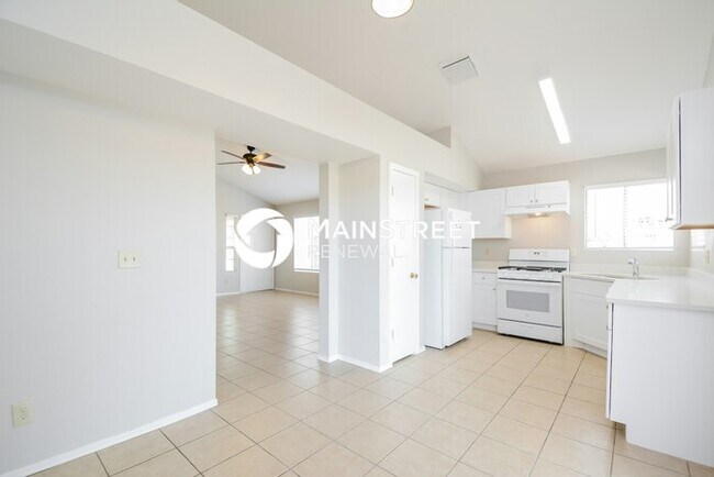 Building Photo - 3 Bedroom Pet-Friendly Home in Tucson, AZ with Main Street Renewal