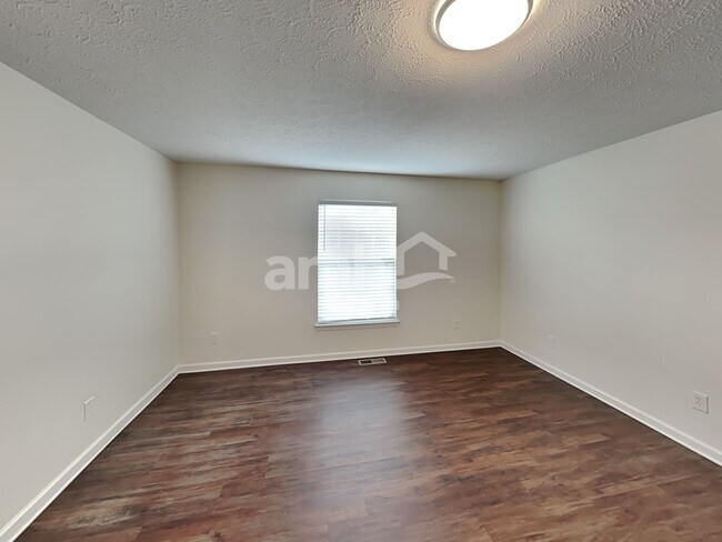 Building Photo - 1002 Daniel Ln