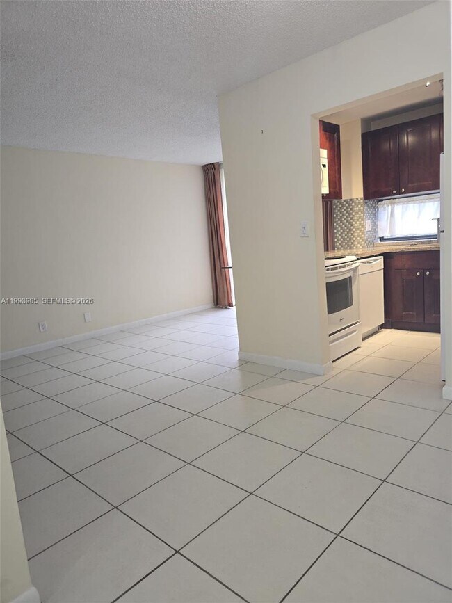Foto del edificio - 17021 N Bay Rd