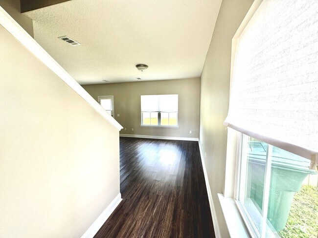Foto del edificio - BEAUTIFUL 3 BED/2 BATH HOME IN GRIFFIN PARK!