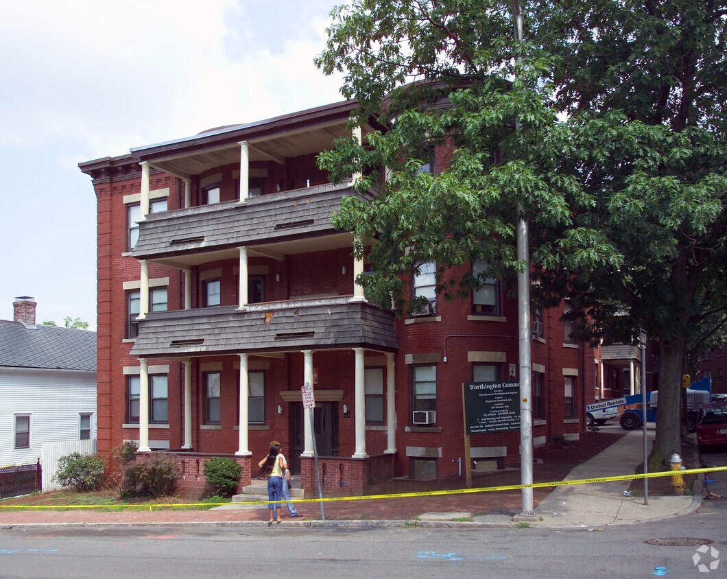 866 Worthington St, Springfield, MA 01105 Apartments in Springfield, MA