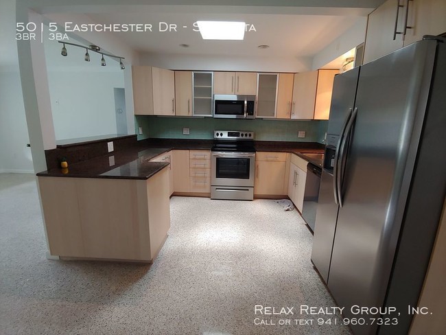Building Photo - 5015 Eastchester Dr