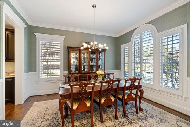 Building Photo - 1604 Colonial Ln