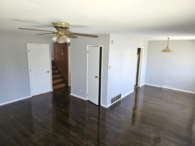 Building Photo - 13120 S Rhodes Ave