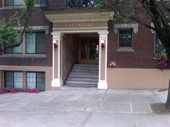 Foto del edificio - 253 N Broadway St