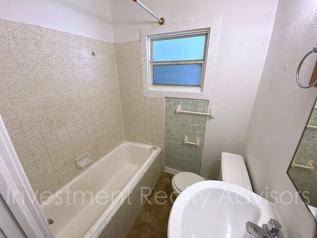 Foto del edificio - 585 N Main St
