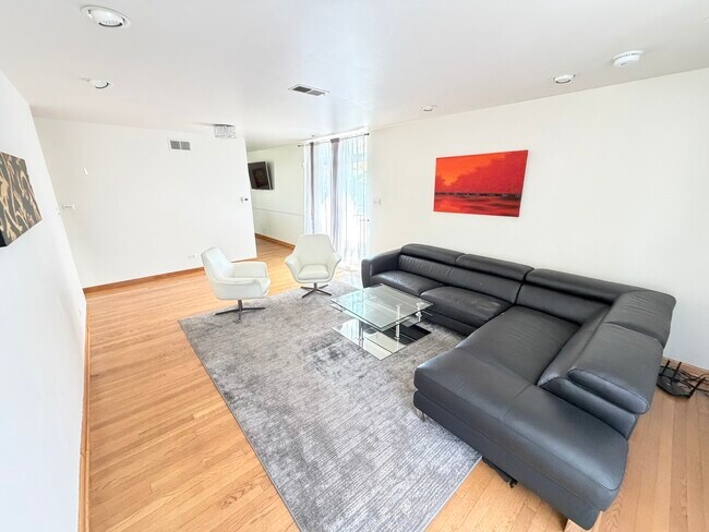 Foto del edificio - 5557 S Harper Ave