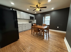 Building Photo - 347 Kerlin St