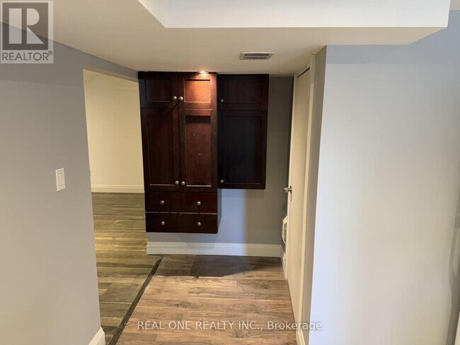 Photo du bâtiment - 1074 Upper Sherman Ave