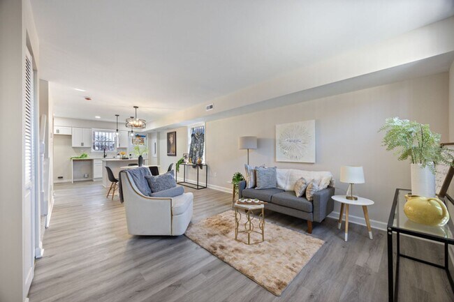 Building Photo - ***SECTION 8 ***4-bedroom, 2-bathroom end-...