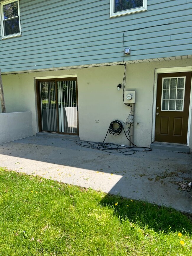 Building Photo - Spacious & Stylish 3-Bedroom 1.5 Bath Hous...