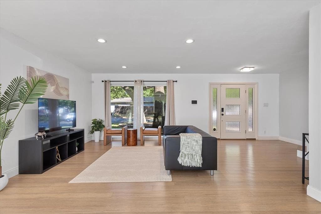 Foto principal - 5313 Harvest Ln