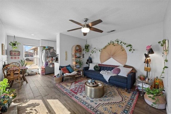 Building Photo - 5900 Harwill Cir