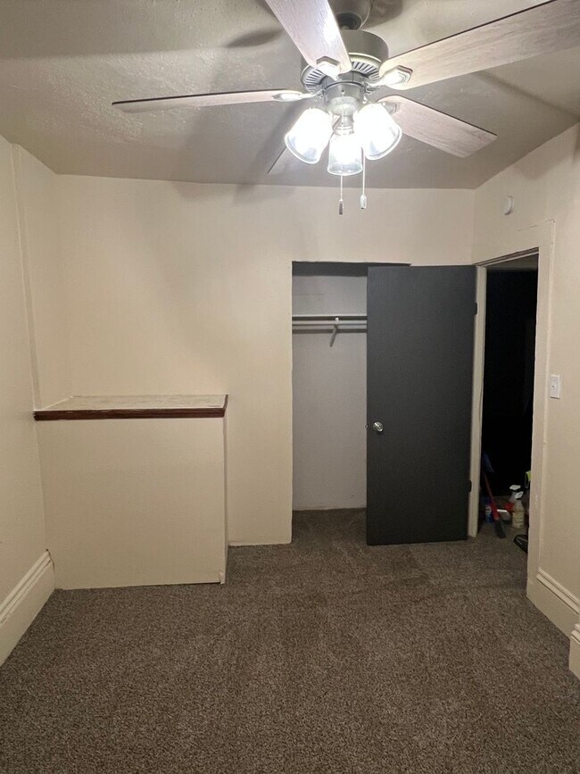 Foto del edificio - 1BR/1BA House For Rent Downtown