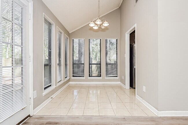 Foto del edificio - 8607 Forest Pointe Ct