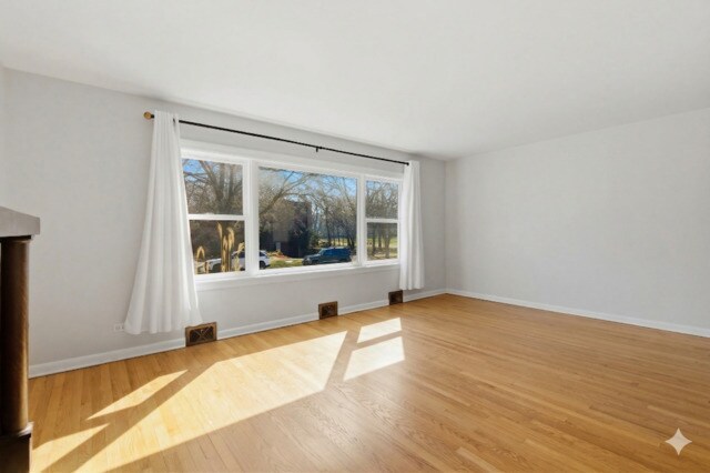 Foto del edificio - 556 Barton Ave