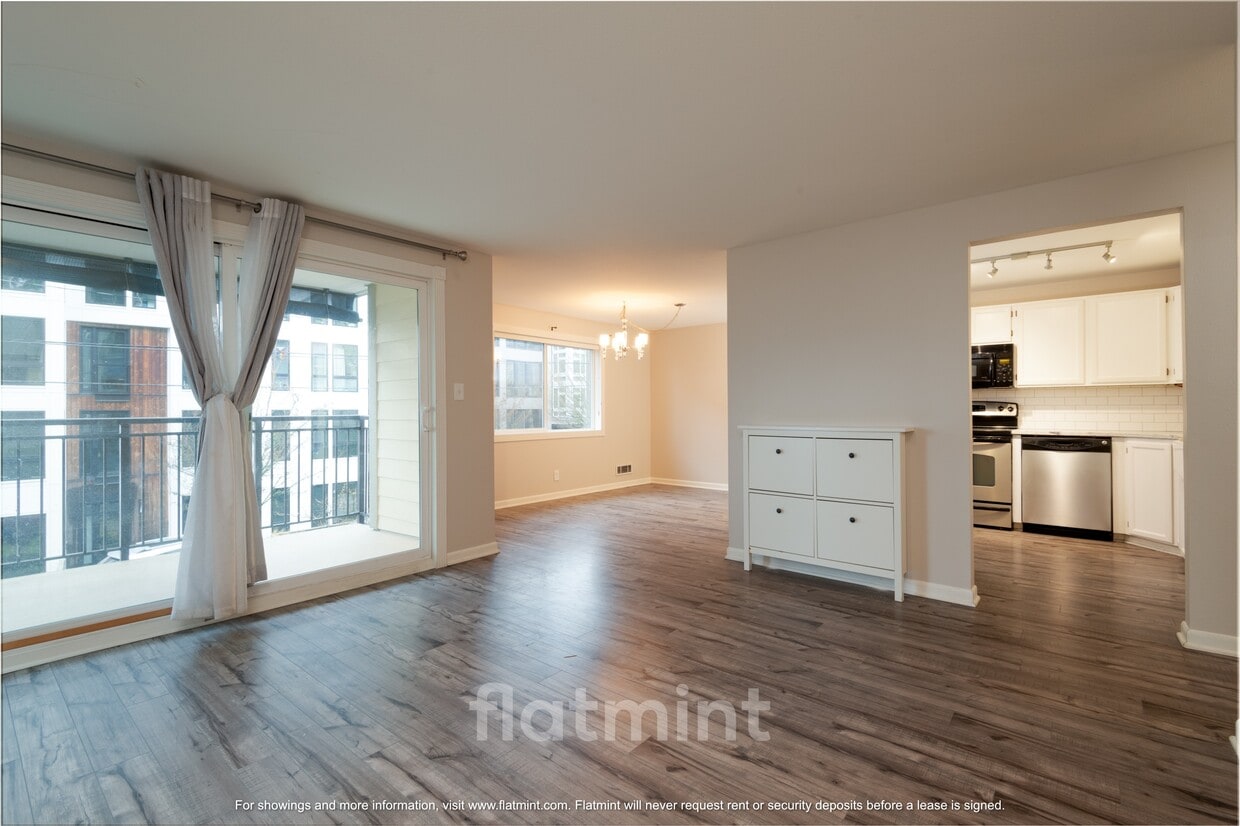 Photo - 8720 Phinney Ave N (Seattle, WA)