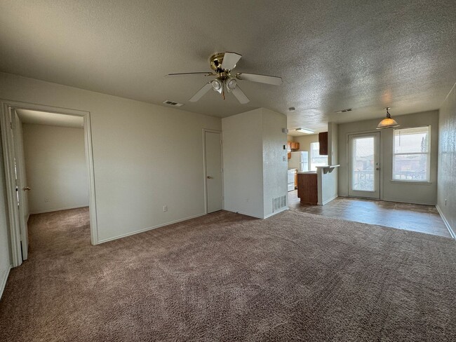 Foto del edificio - 5706 Redstone Dr