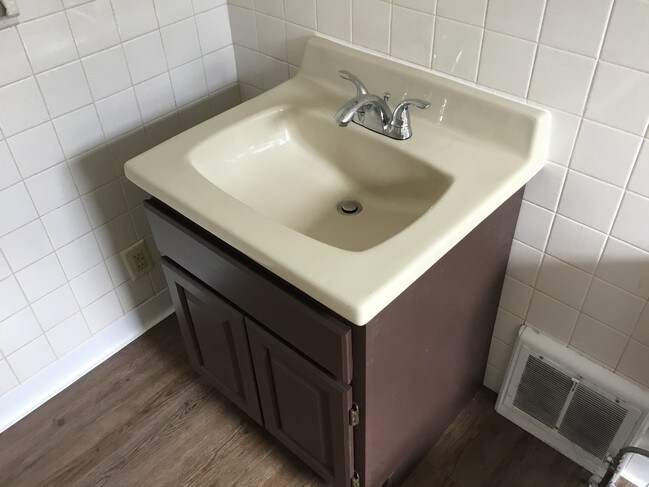 Foto del edificio - 1204 E 10th St