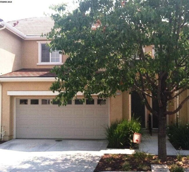 Building Photo - Brentwood 3 bedroom, 2.5 bath Coppergate T...