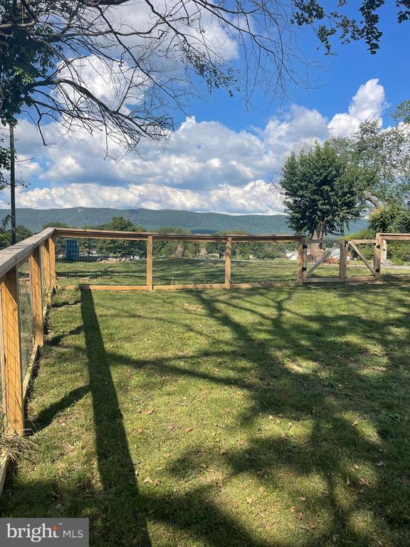 Foto del edificio - 104 Linden Ln