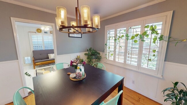 Building Photo - 2/1 +Bonus Room & Garage North Park Charmer!