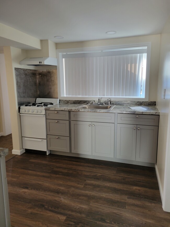 Kitchen Apt C - 503 Marietta Ln