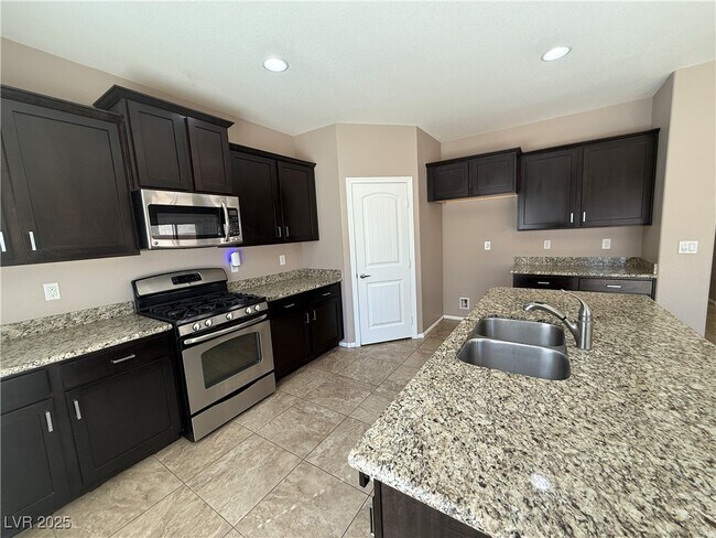 Foto del edificio - 9341 Forest Meadows Ave