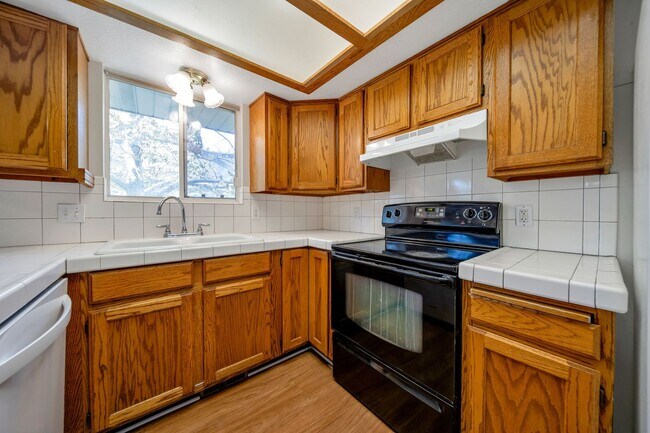 Photo - Spacious Sandy Rambler w 2 car attached House