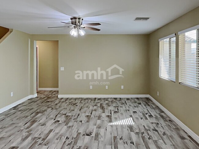 Foto del edificio - 8933 N Country Cove Tr