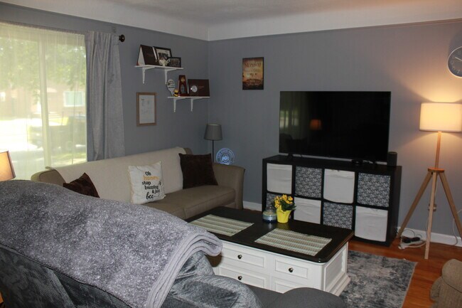 Building Photo - 5606 Warwick Dr