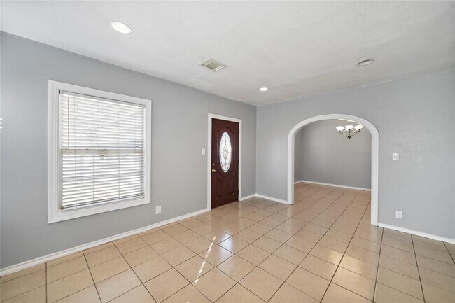 Building Photo - 7232 Gillen St